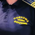 Vameșă din Botoșani, acuzată că lua mită pentru verificări de mașini de formă