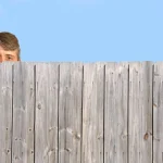 Ce nu ai voie să faci în propria curte. Când vecinul te poate obliga să iei măsuri