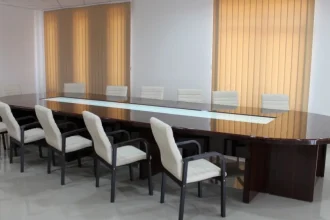 Consilier din Botoșani, sancționat pentru tulburarea ședințelor, contestă măsura
