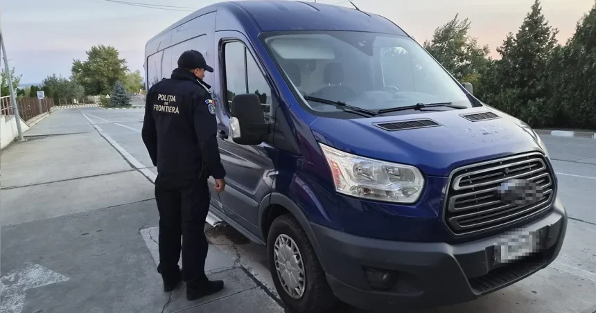 Microbuz furat din Danemarca, găsit la Botoșani. Șoferul, cercetat penal