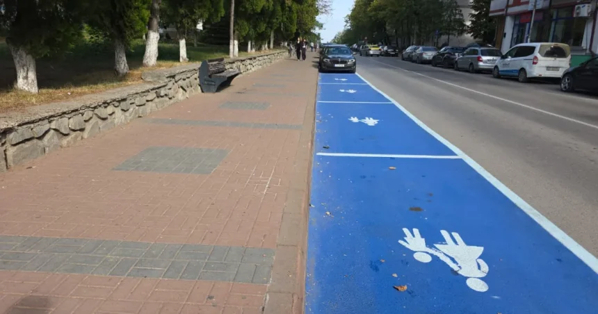Șoferii nu mai pot parca pe o stradă din Botoșani, ca elevii să ajungă la școală.