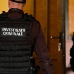VIDEO Falsul preot din Botoșani, ridicat de polițiști pentru înșelăciuni